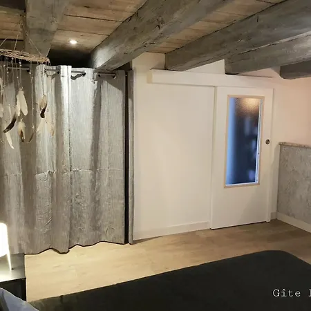 Le Leiloo بيت للعطل La Puye